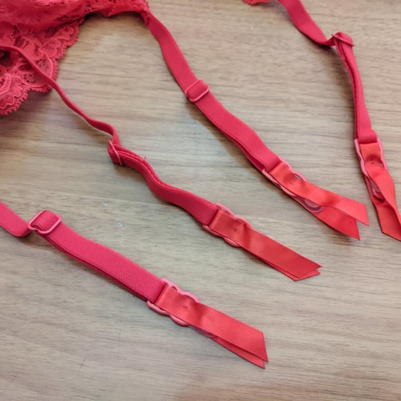 Victoria's Secret red Garter Belt M/L💥PRICE DROP💥 - Picture 6 of 9